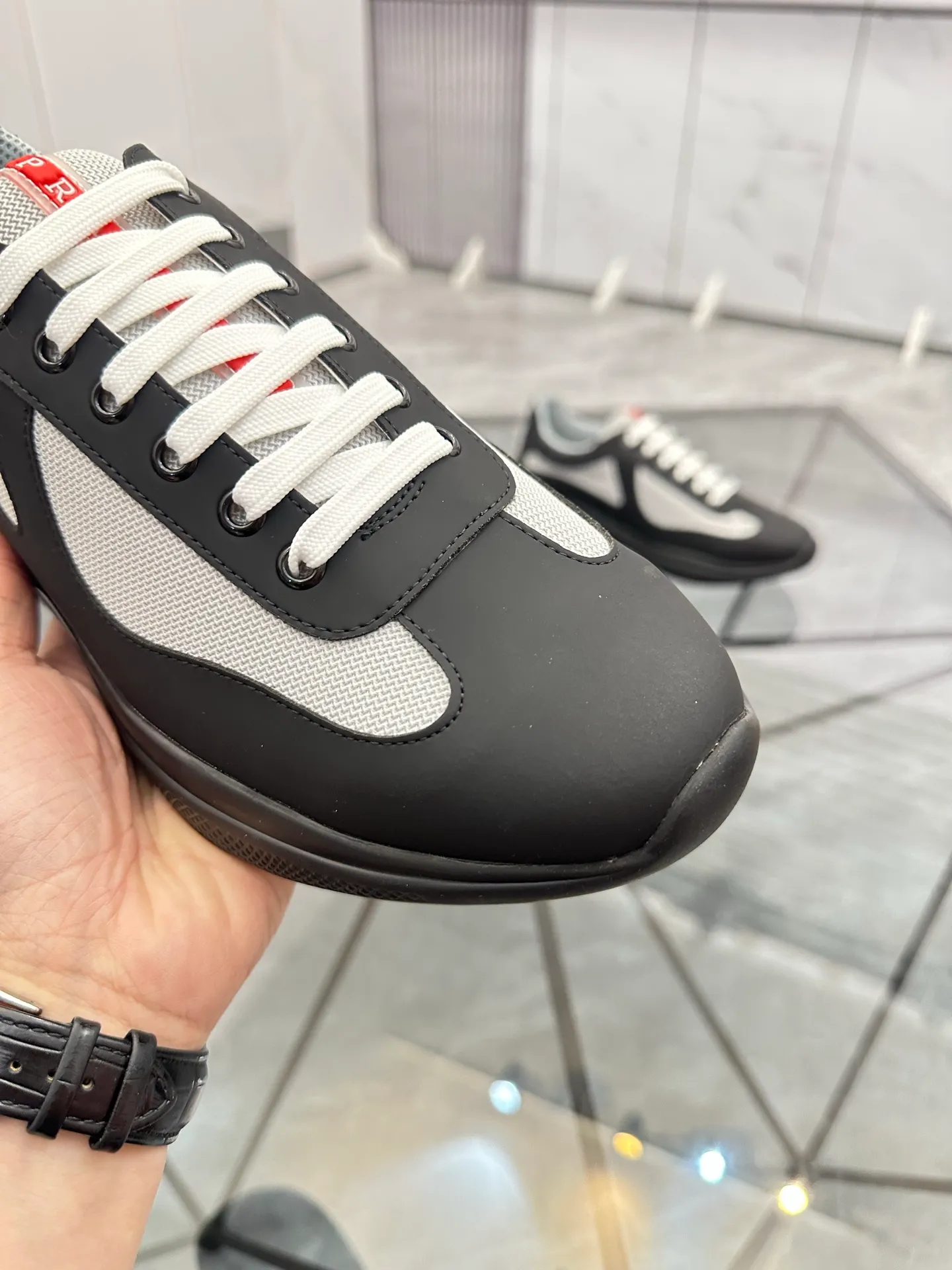 Men's shoes: 💰P360¥ Product trademark: Prada *"Prada*" low-top casual shoes Regular size: 35-47 (can be customized to 48) couple style Product materials: imported silk leather upper, breathable lining, original outsole. Number: 943